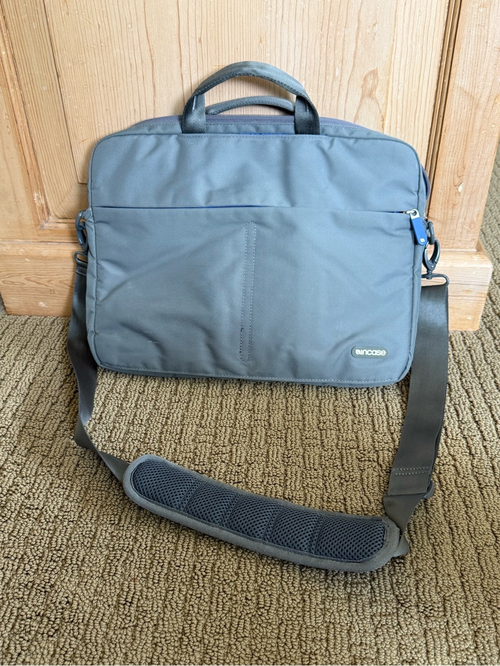 Incase Gray Laptop Messenger Bag with Padded Shoulder Strap and Interior